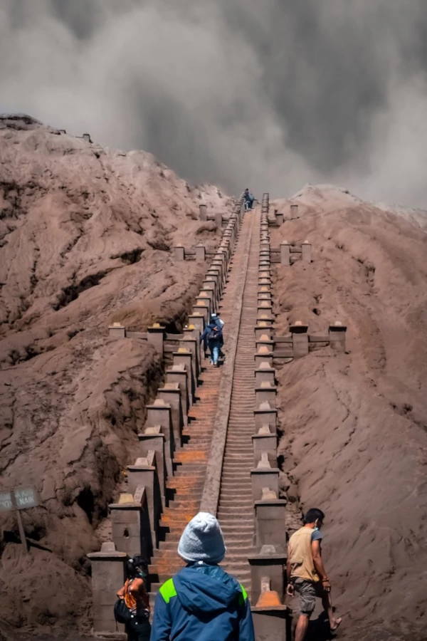 Escaleras hacía el Monte Bromo Escaleras hacía el Monte Bromo