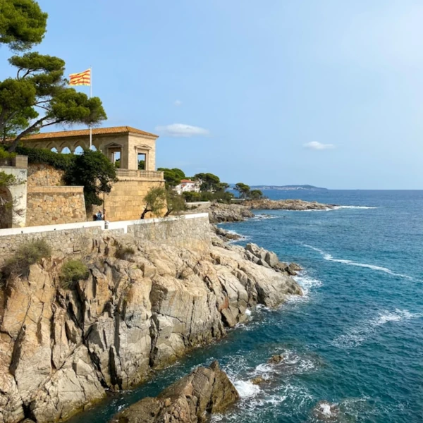 Trail and viewpoints between the cliffs of S'Agaró, with beautiful views of the sea