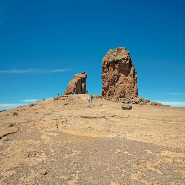 The impressive Roque Nublo, with nothing else than the blue sky on the distance