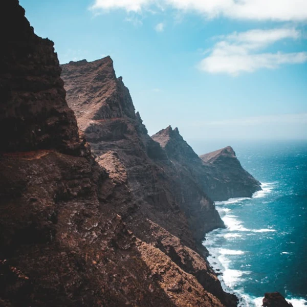 The impressive views from Mirador del Balcón in Gran Canaria, above the Atlantic Ocean and the 300-meter high cliffs