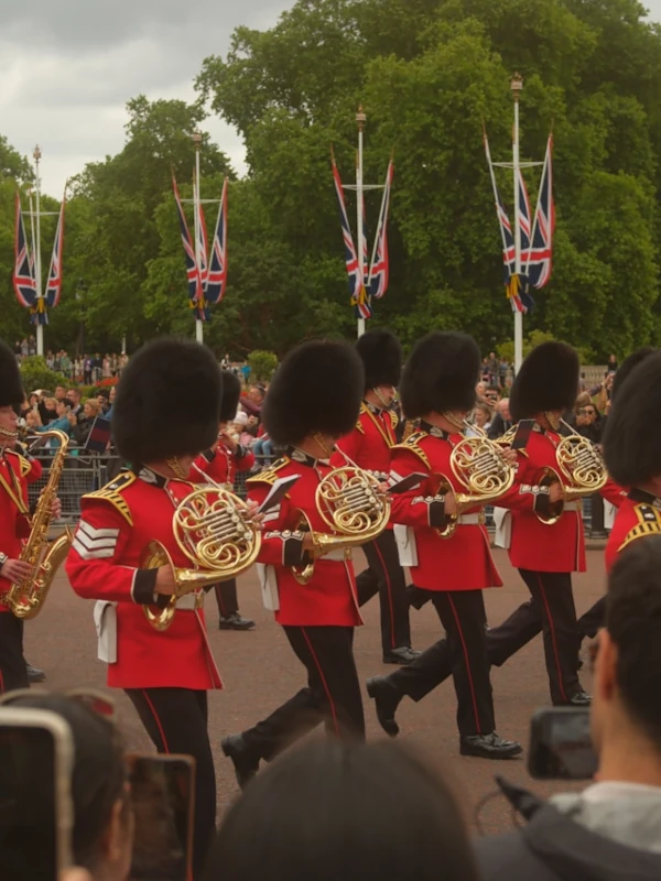 A parade of guards in London playing instruments