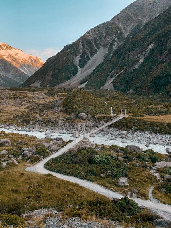 Hooker Valley hanging bridge at Aoraki/Mt Cook National Park