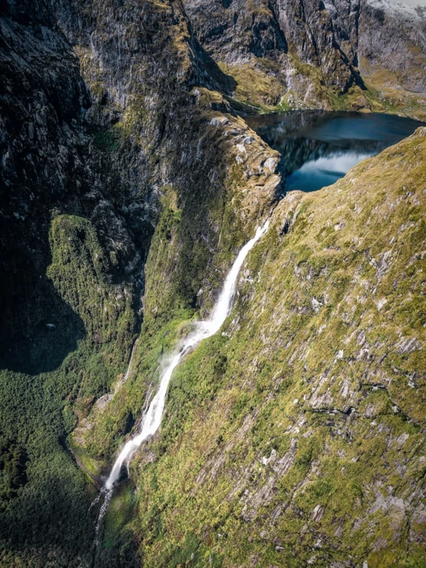 Belleza natural y paisajes Las cascadas Sutherland en el parque nacional Fiordland