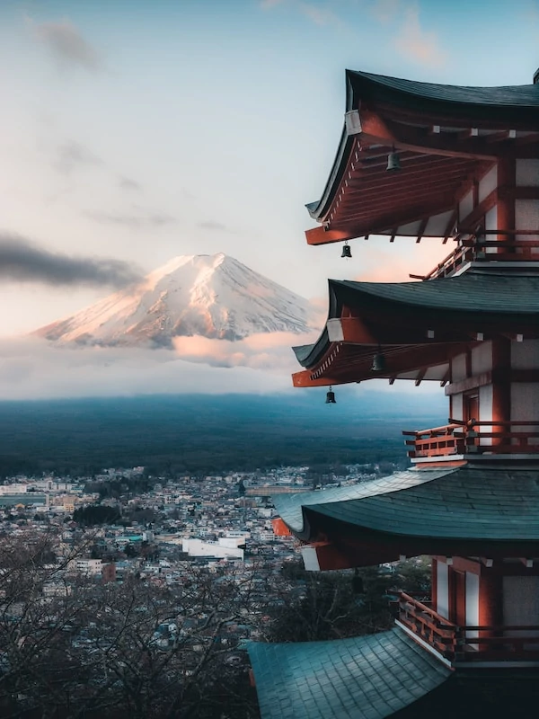 Belleza natural y paisajes Vista del monte Fuji desde un templo japonés
