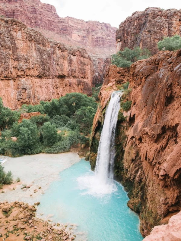 Las cascadas Mooney Falls en el parque nacional Grand Canyon