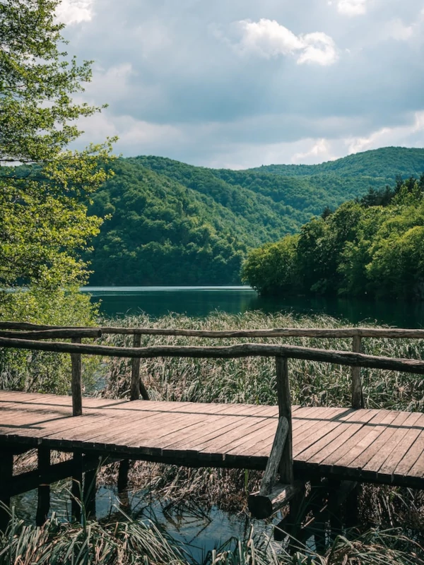 Actividades Un sendero en el parque nacional de Plitvice
