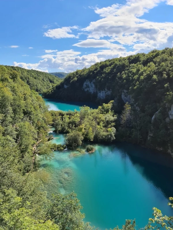Lagos y cascadas Vista aérea de los lagos de Plitvice