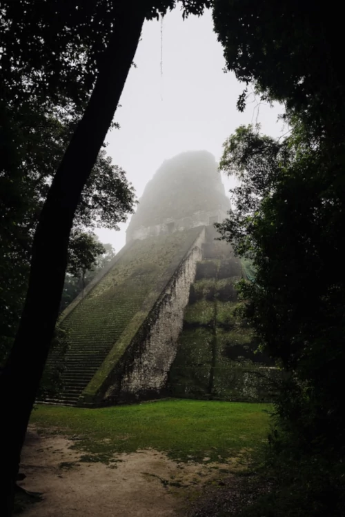 Actividades Piramide en las ruinas mayas de Tikal